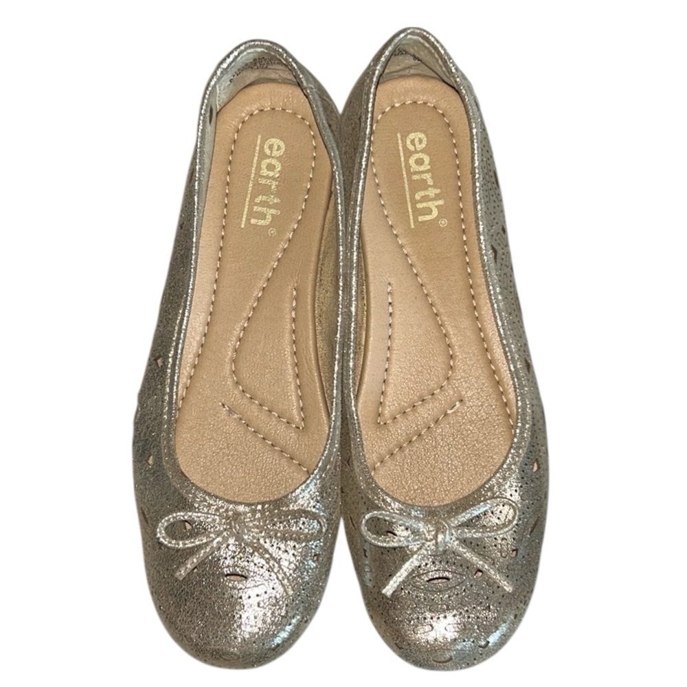 EARTH Josie Leather Comfort Laser Cut Bow Ballet Flats Metallic Gold Shoes Sz 8 - Picture 2 of 10